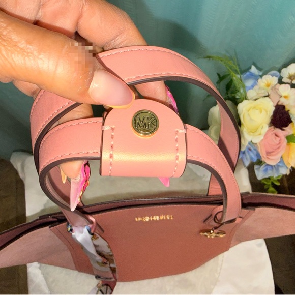 Michael Kors Large Pink Tote Bag - Picture 11 of 11